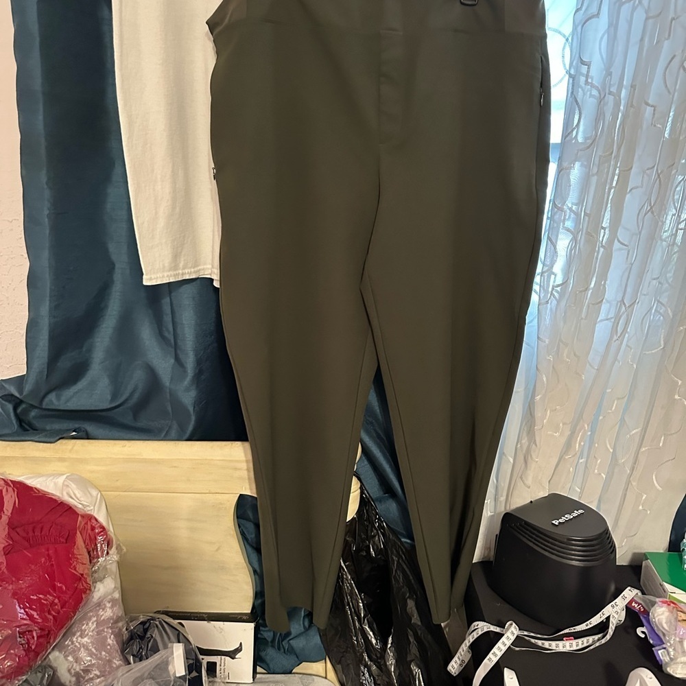 Kirkland. Olive Green  Women’s stretch dress Pants